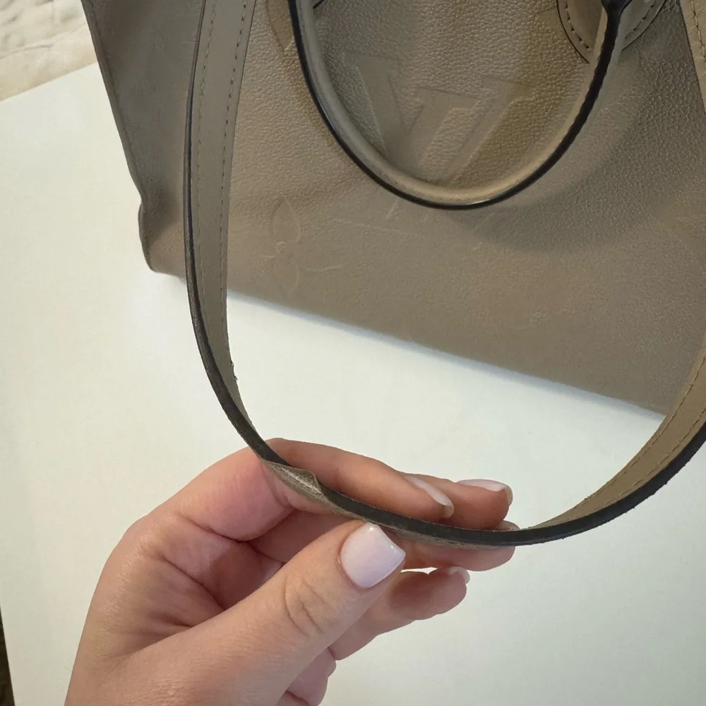 Louis Vuitton Taupe Embossed Onthego Tote - Picture 4 of 10